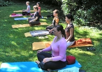 yoga-im-garten-bei-devimata-2008_02