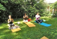 yoga-im-garten-bei-devimata-2008_03