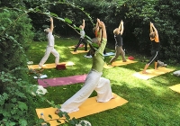 yoga-im-garten-bei-devimata-2008_08